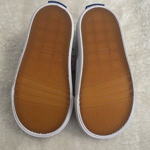 they are casual sneakers, they are white and new, are flexible and comfortable,